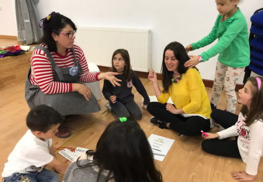 Nenos e nenas de Touro fan ‘Contos vivos que fan poesía’